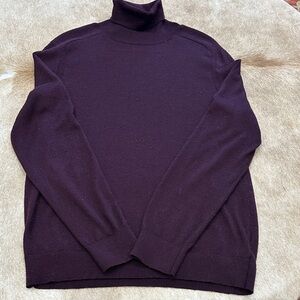 Women’s merino wool burgundy Turtleneck Sweater size medium